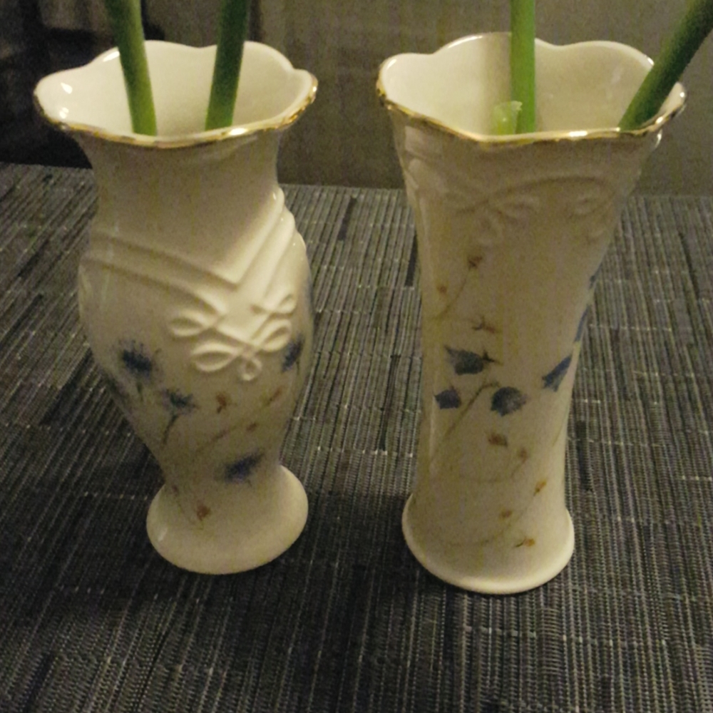 2 Lenox 5", blue flowers, on ivory, vases - Picture 2 of 8